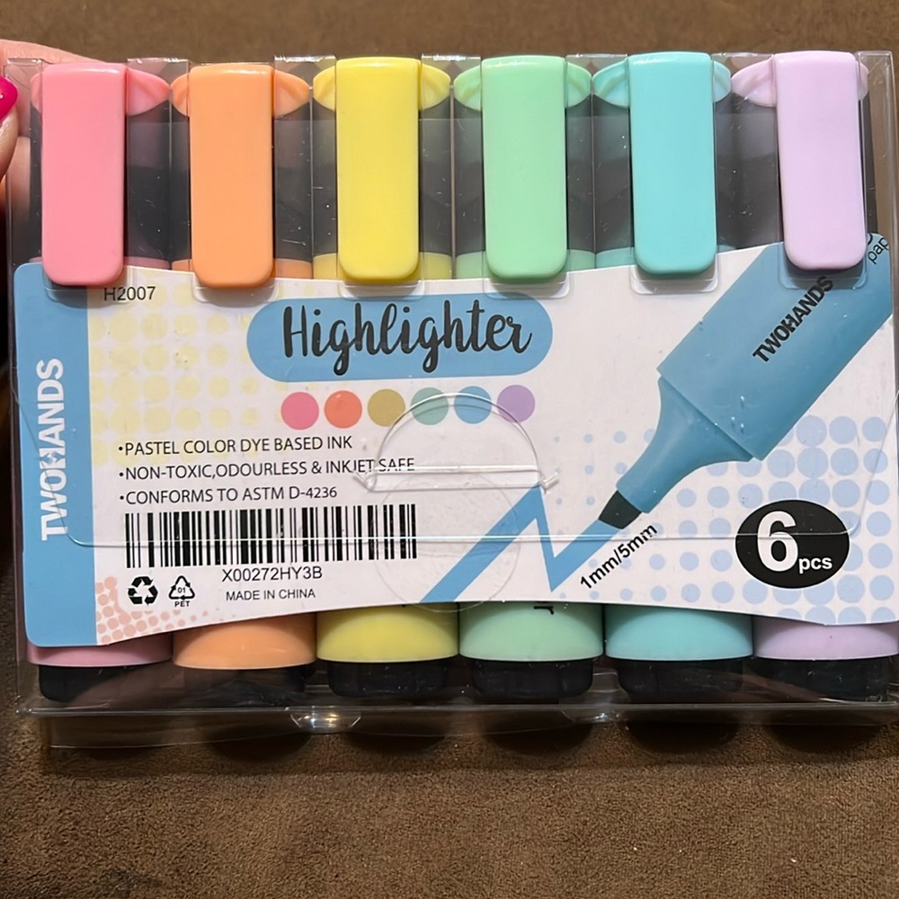 NWOT Highlighters